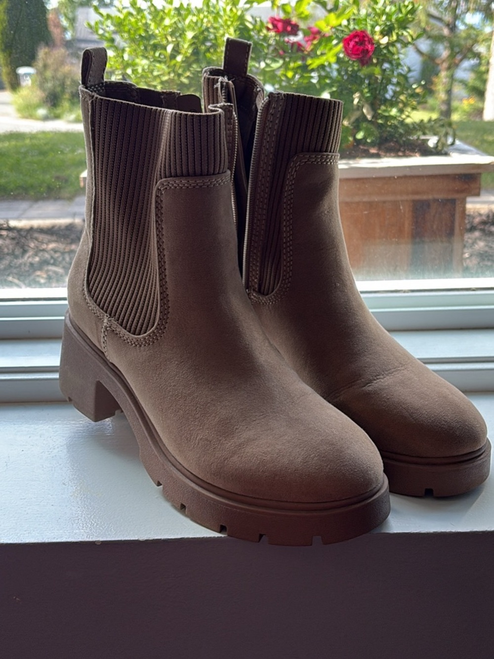 Women's Chunky Chelsea Ankle Boots in Taupe